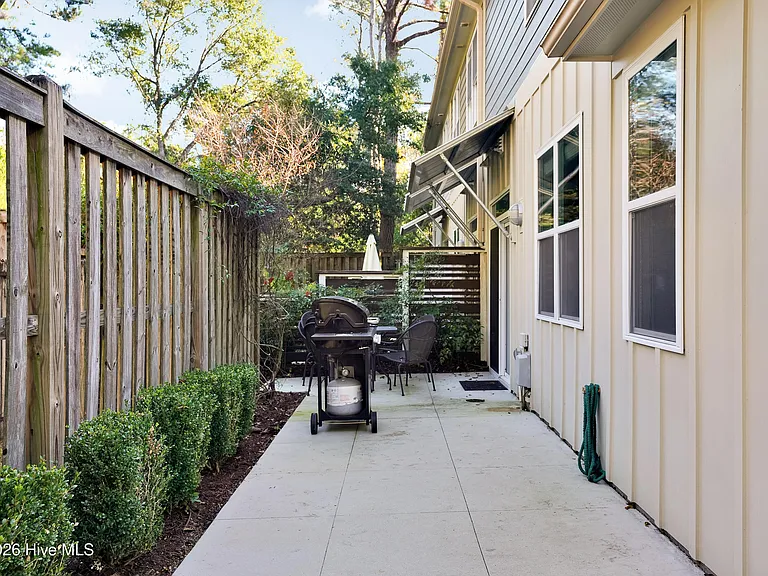 1639 Fallen Leaf Ln #B — Photo 10