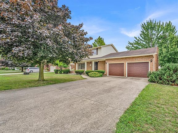 3rd image of 132 Lydia Cres