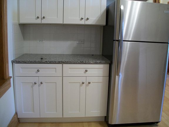 5th image of 2757 N Troy St Floor 1