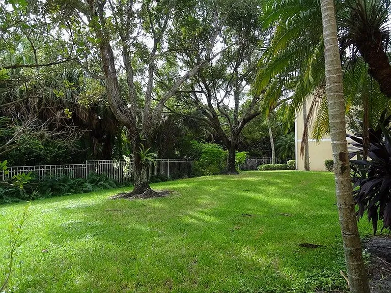 6450 Emerald Dunes Dr #103 — Photo 37