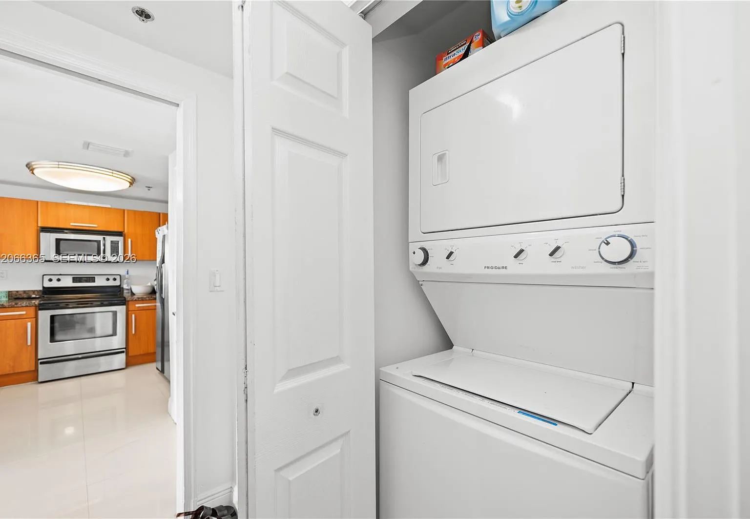 1 bed, 924 sqft, $2,700 — Photo 4