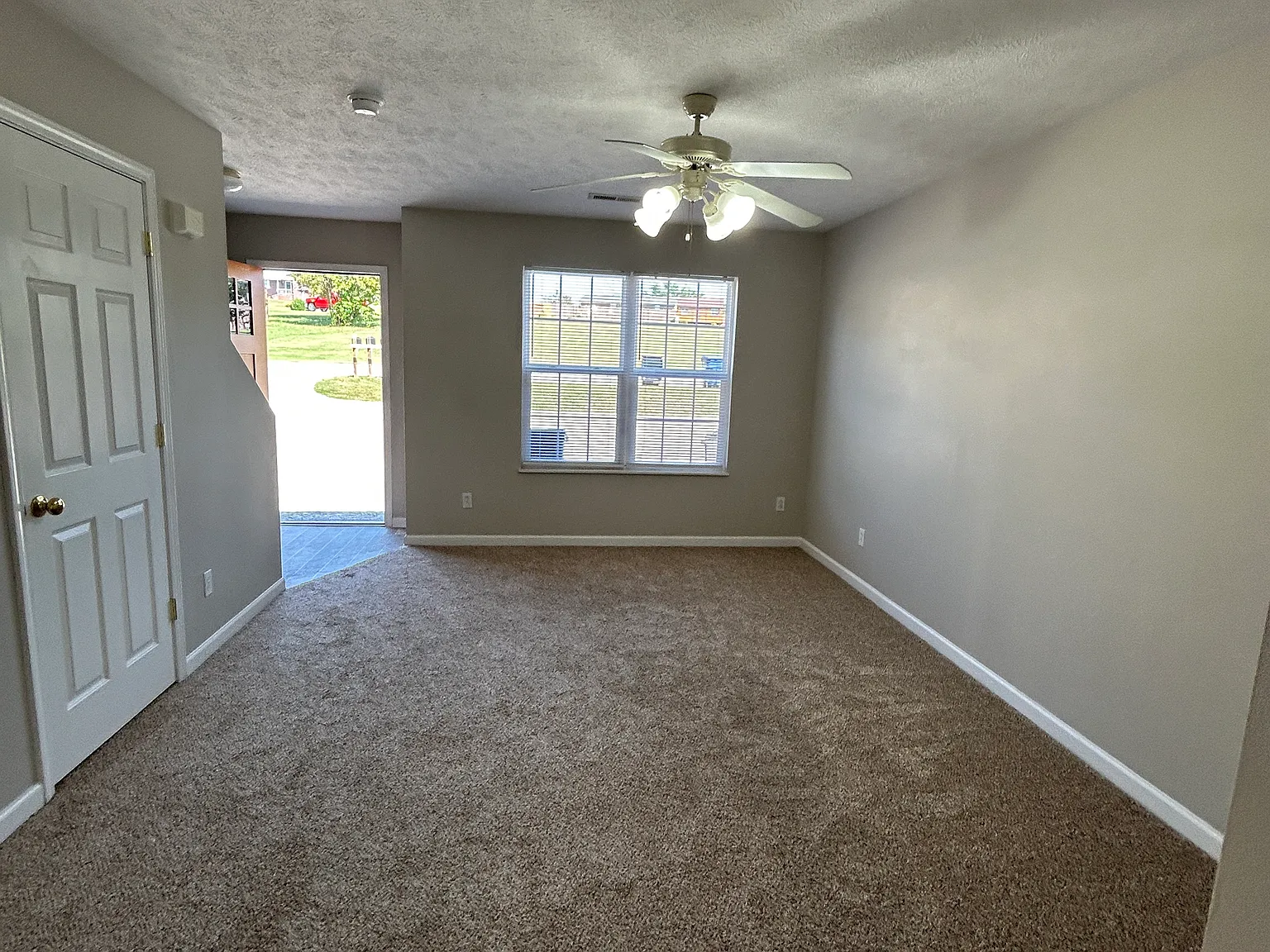 1615 Meadow Spring Dr — Photo 4