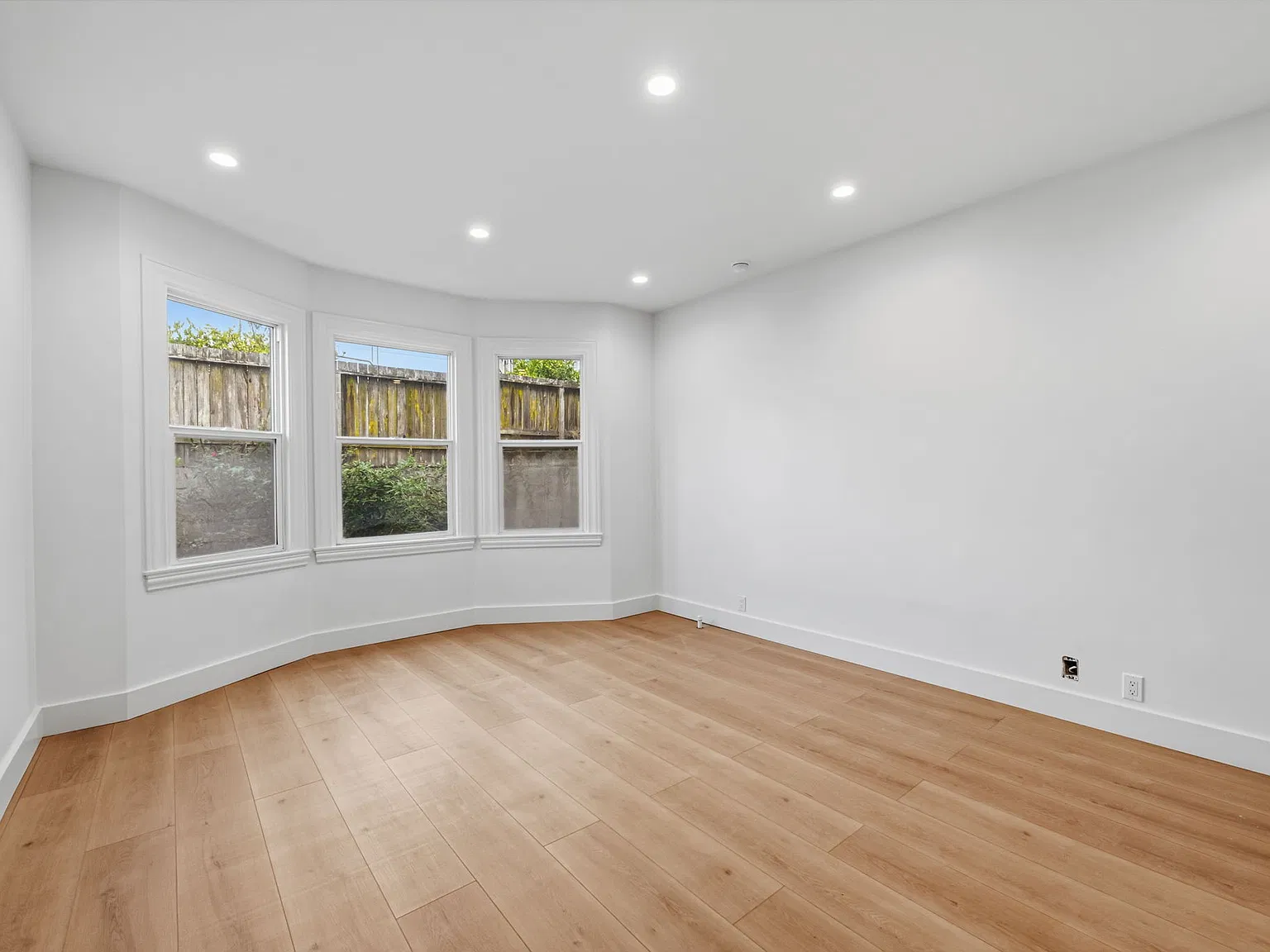 Fully Renovated Apartment Available Now! — Photo 1