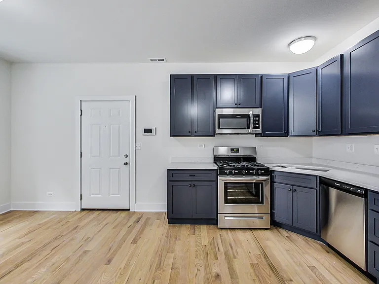 815 S Carpenter St #1R — Photo 6