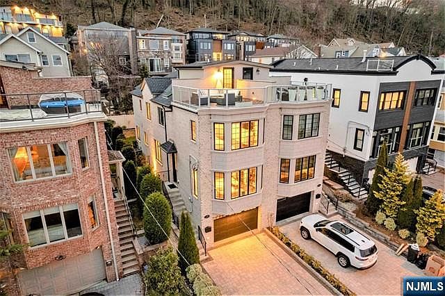 1st image of 48 Myrtle Avenue