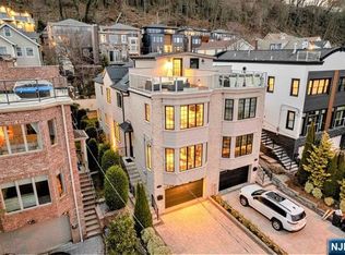 48 Myrtle Ave, Edgewater, NJ 07020