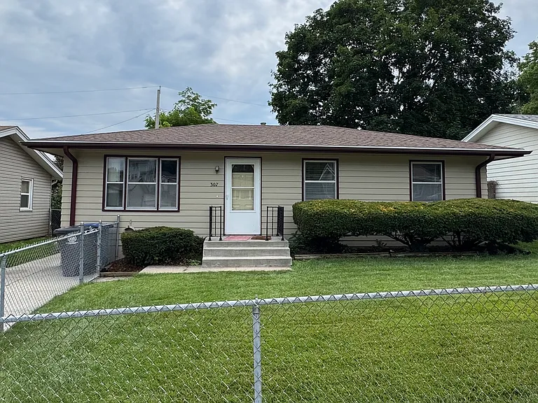 307 Steven Cir — Photo 1