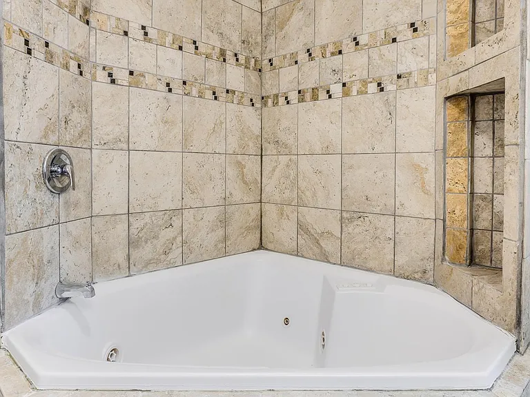 1086 Sun Valley Dr — Photo 4