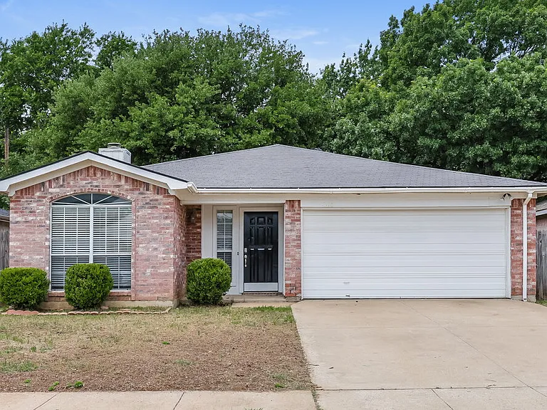 7320 Laurelhill Ct S — Photo 1