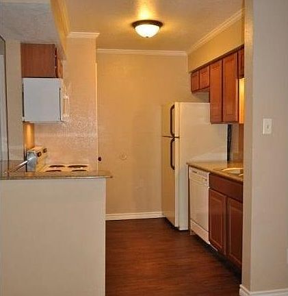 3rd image of 904 University Oaks Blvd APT 082