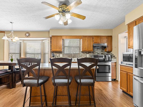 3rd image of 530 Tall Oaks Dr