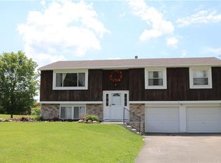 41 Blackwell Ln, Henrietta, NY 14467