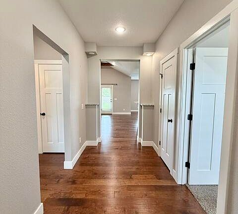 3rd image of 1165 W Gaslight Drive