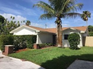 4 Cambridge Pl, Boynton Beach, FL 33426
