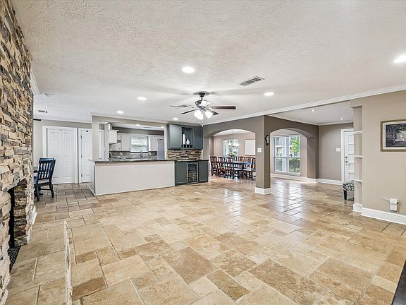 5th image of 12518 Hazelwood Ln
