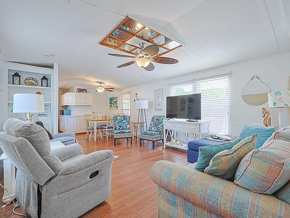 2nd image of 11 Spinnaker Ln.