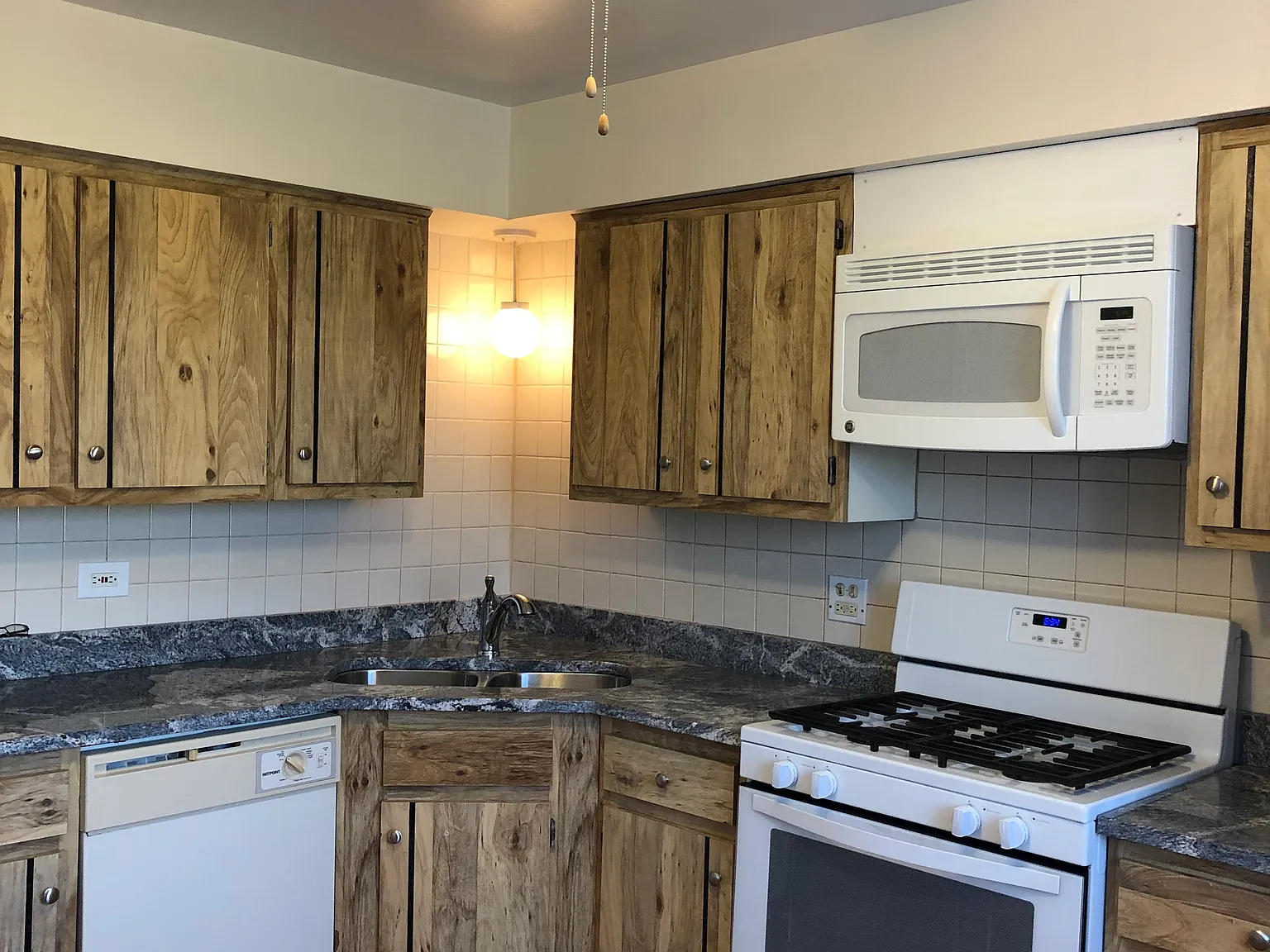 2 bed, $1,650 — Photo 2