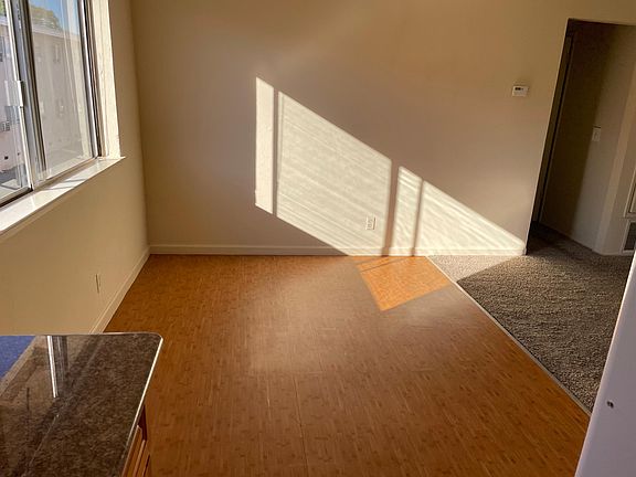 4th image of 4142 Hamilton Ave #4