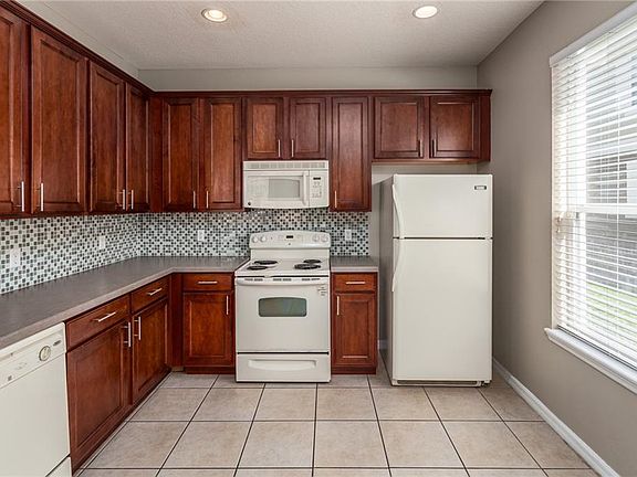 3rd image of 1933 Estancia Cir