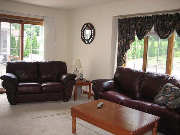 5th image of 2 Bear Brook Ct