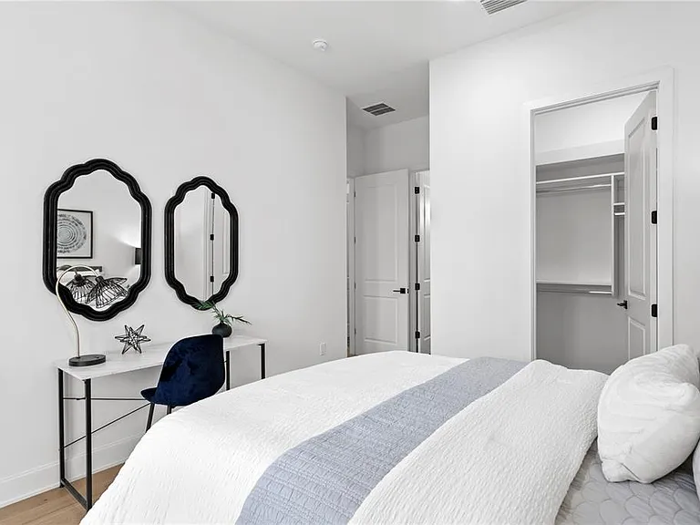 430 Gilman Pl N — Photo 20
