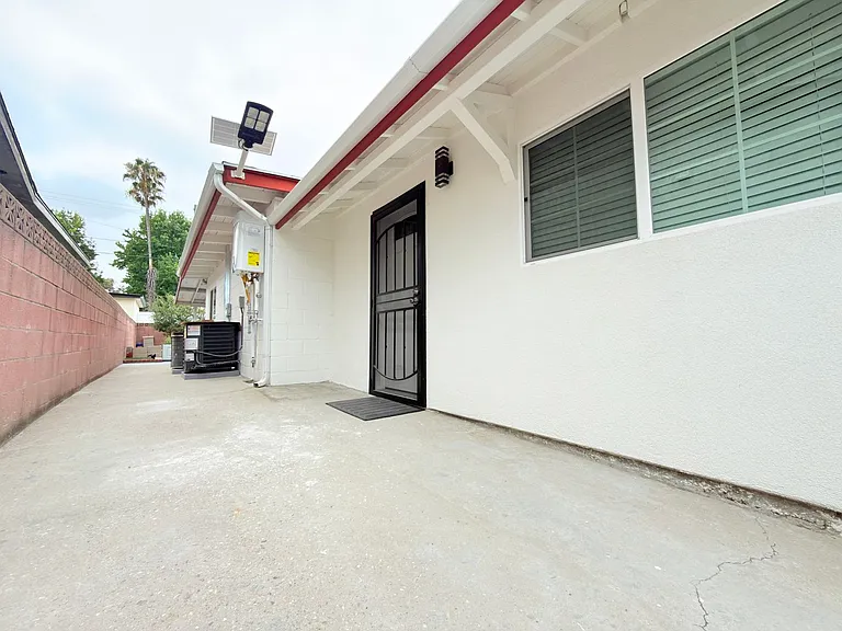 6713 Goodland Ave — Photo 14