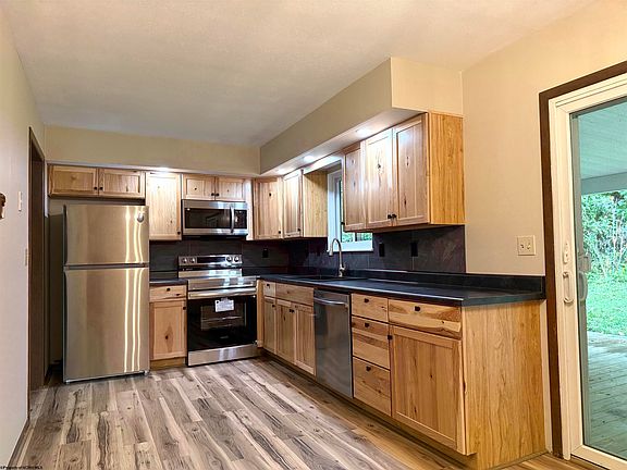 5th image of 106 Elizabeth Cir