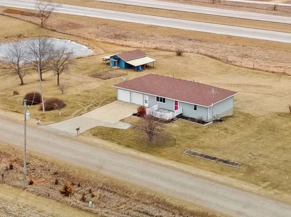 1479 Newbold Dr, Knoxville, IA 50138