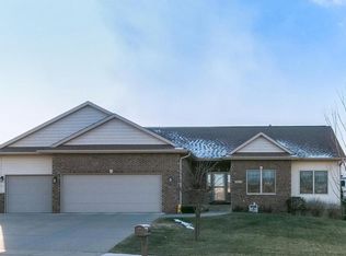 2048 Glen Oaks Dr, Coralville, IA 52241