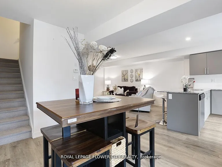 205 W Oak Trl #16 — Photo 8