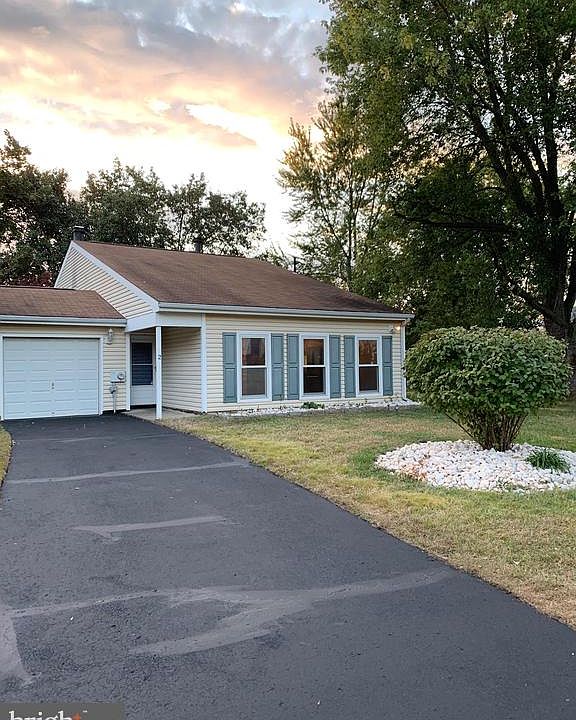 1st image of 2 Candlewood Ct