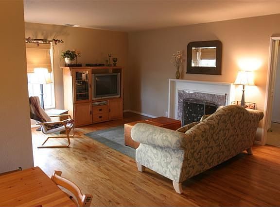 Livingroom with fireplace