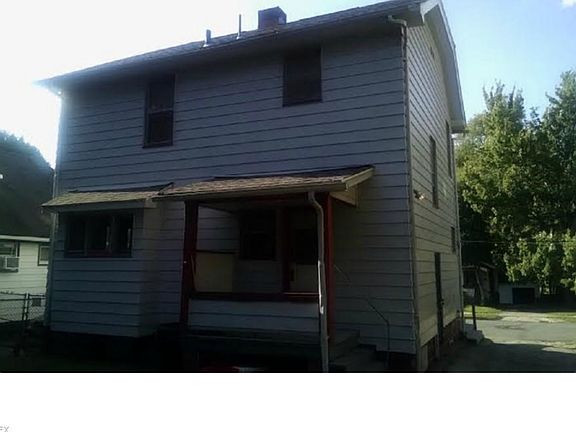 2nd image of 915 W La Clede Ave