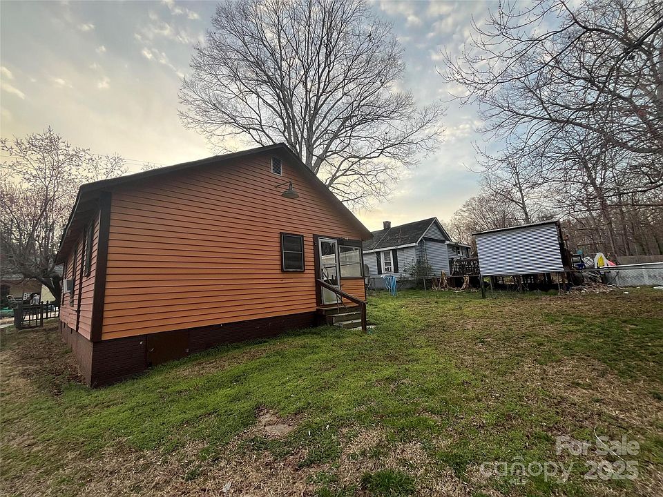 2nd image of 1128 Rosehill Dr
