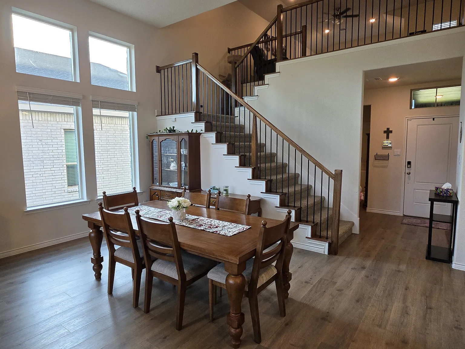 4 bed, 2555 sqft, $2,750 — Photo 3