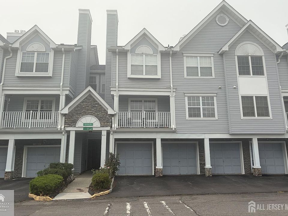 1st image of 215 Prestwick Way