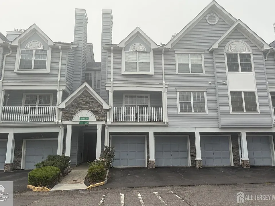 215 Prestwick Way