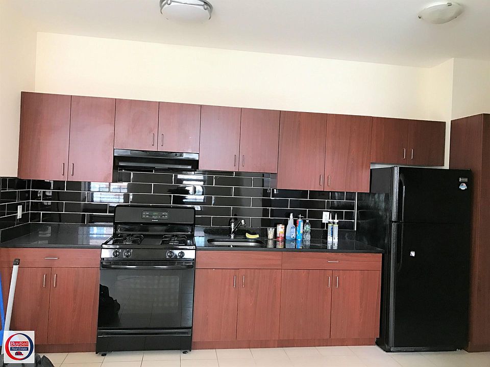 1st image of 10712 37th Dr APT 1R