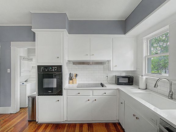 3rd image of 947 Fairview St
