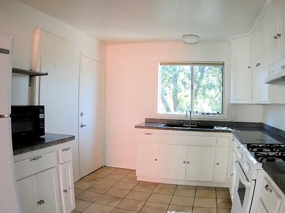 3rd image of 1204 W 24th St #Af2bd0661