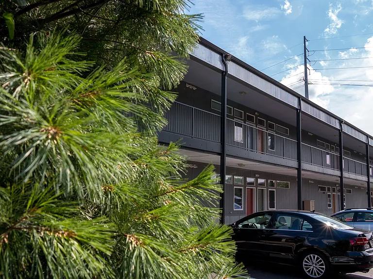 Big Balcony and great off street parking.... Very safe and walkable to many Restaurants etc...