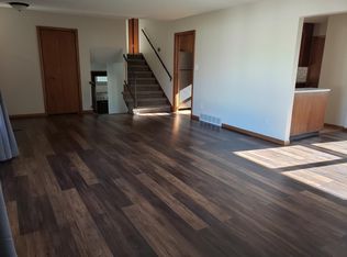 377 Telstar Dr, Bismarck, ND 58503