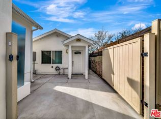 10953 Whitegate Ave, Sunland, CA 91040