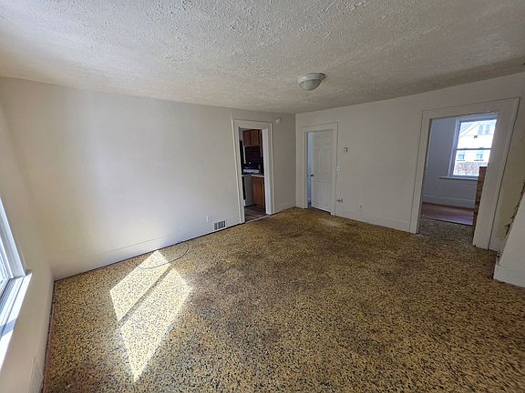 4th image of 95 Hollister St