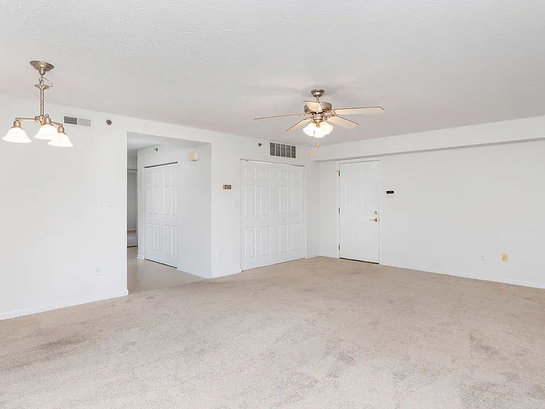 4-102 Rose Garden Ln — Photo 9