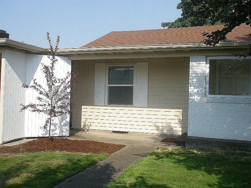 2nd image of 635 Fulton St SE