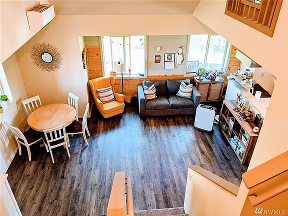 Living the life of a fun magazine cover home, tucked into a lovable corner of up-and-coming Blaine, Washington.