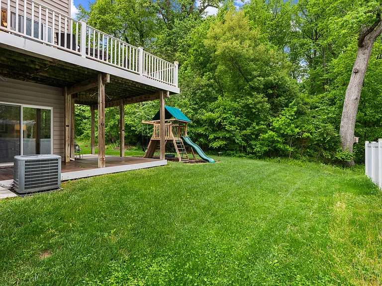 232 Mohegan Dr — Photo 31