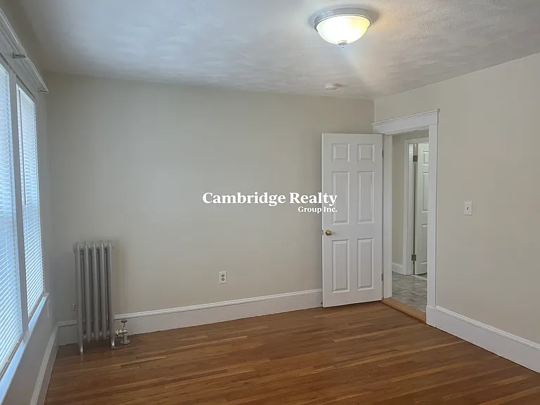 20 Henley St — Photo 16
