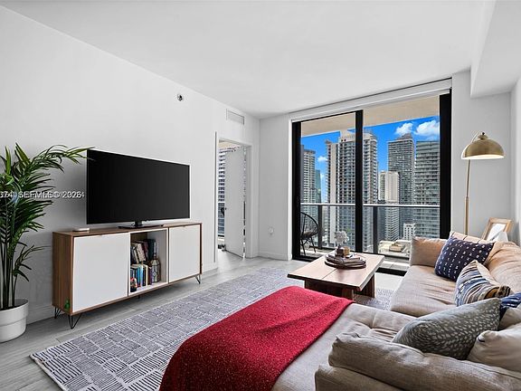 2nd image of 55 SW 9th St Unit 2305